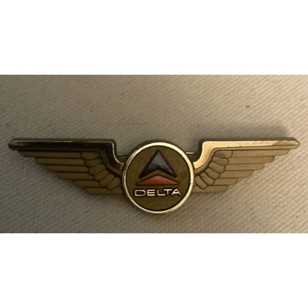 Vintage Delta Airline Badge Pin Junior Pilot Wings Circa 1980-1990s Plastic